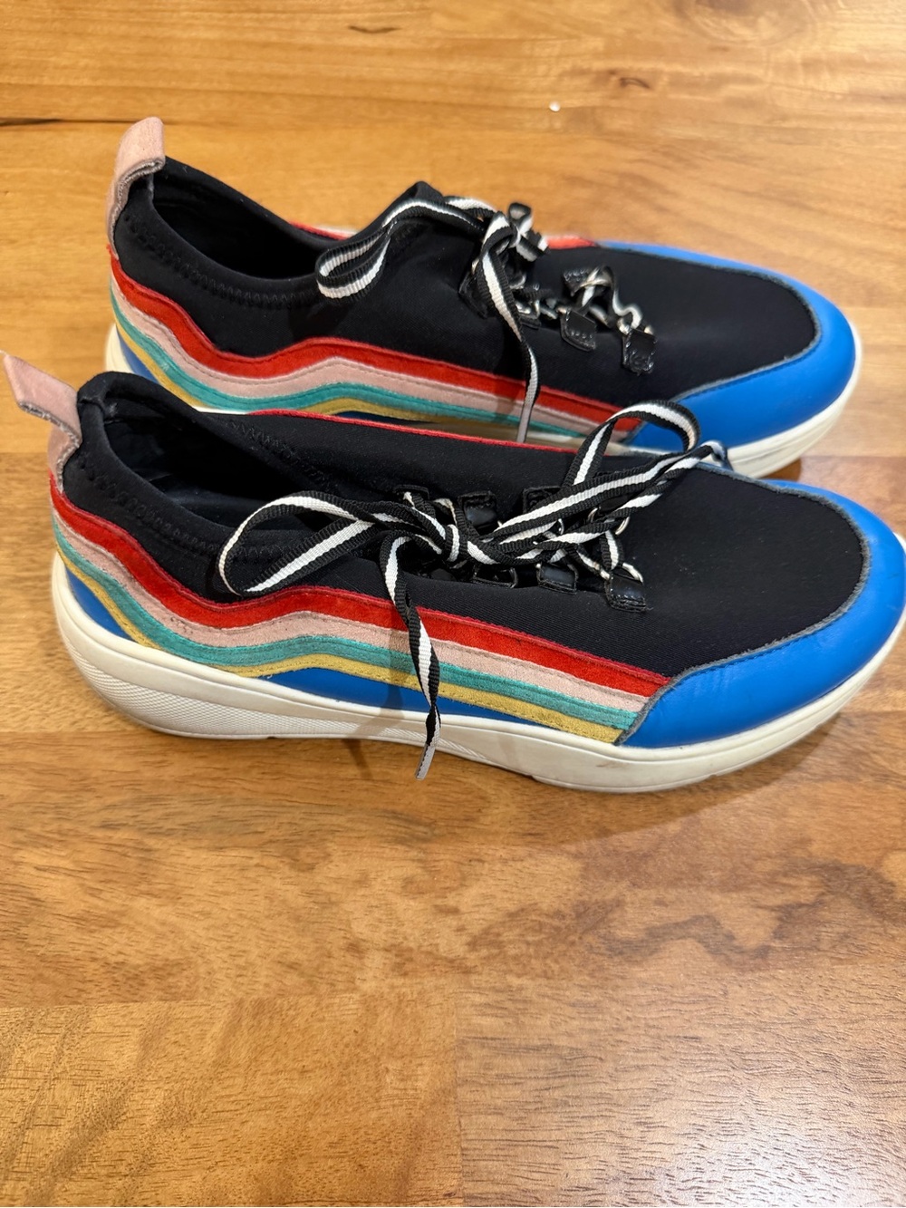 Steve Madden Black Sneakers w/ Blue Toe and Suede Rainbow Wave Stripes Size 6.5
